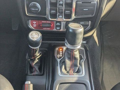 Used 2022 Jeep Gladiator Rubicon w/ Cold Weather Group image 11