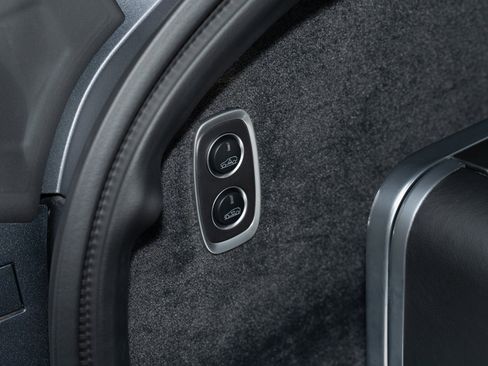 Used 2025 Aston Martin DBX 707 image 31