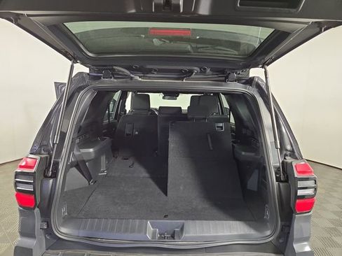 Used 2025 Toyota 4Runner SR5 AWD/4WD image 31