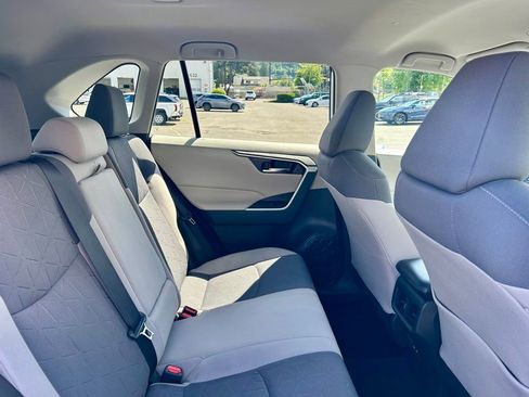 Certified 2022 Toyota RAV4 XLE w/ XLE Grade Weather Package AWD/4WD image 14