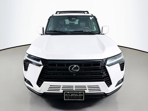 Used 2024 Lexus GX 550 w/ Accessory Package (2T) image 2