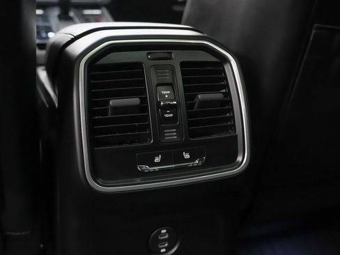 Certified 2025 Porsche Macan image 20