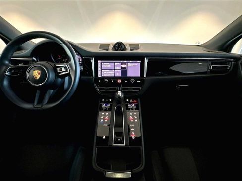 Used 2026 Porsche Macan AWD/4WD image 17