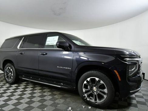 New 2026 Chevrolet Suburban LS image 9