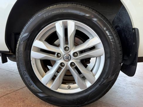 Used 2012 Nissan Rogue SV AWD/4WD image 24