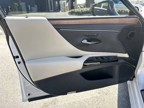 Used 2025 Lexus ES 350 w/ Premium Package image 14