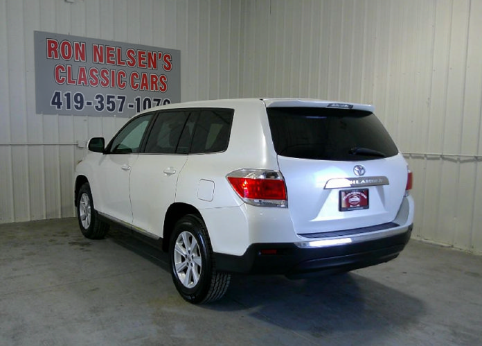 Used 2013 Toyota Highlander Plus FWD image 13
