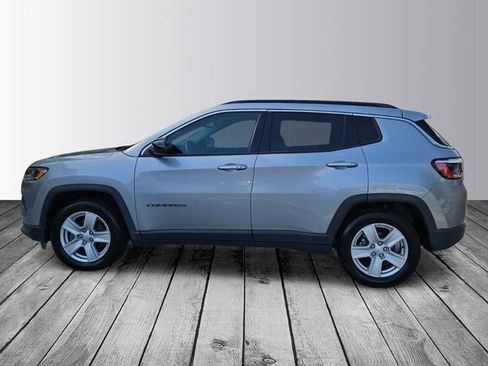 Used 2022 Jeep Compass Latitude FWD image 2