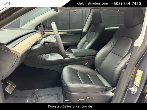 Used 2023 Tesla Model Y Long Range image 18