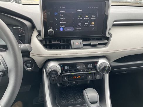 Used 2025 Toyota RAV4 XLE w/ Convenience Package AWD/4WD image 18