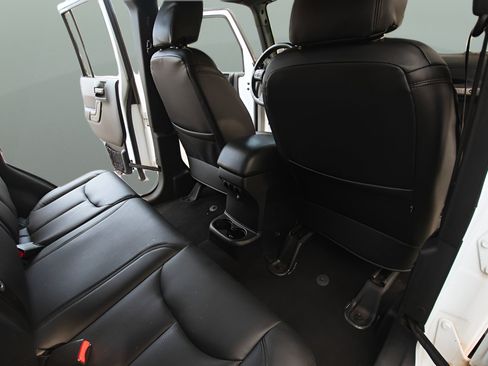 Used 2018 Jeep Wrangler Unlimited Sport S AWD/4WD image 17
