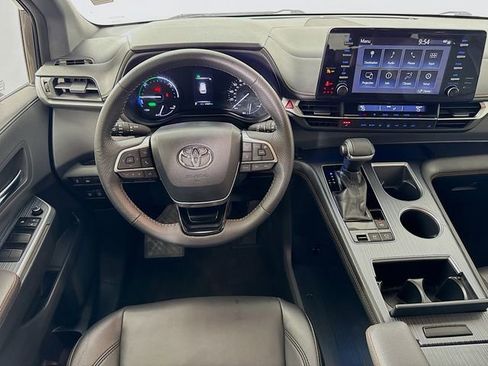 Used 2021 Toyota Sienna XSE image 36