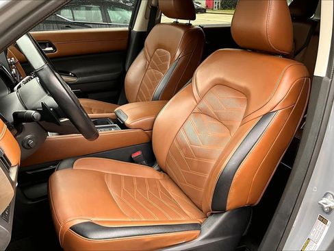 Used 2023 Nissan Pathfinder Platinum w/ Cargo Package image 7