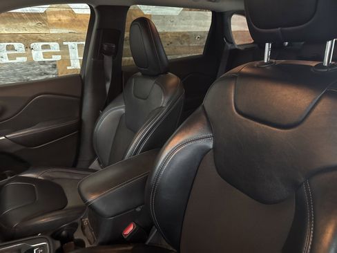 Used 2020 Jeep Cherokee Latitude Plus w/ Cold Weather Group image 3