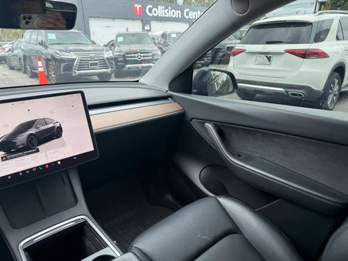 Used 2022 Tesla Model Y Performance AWD/4WD image 11
