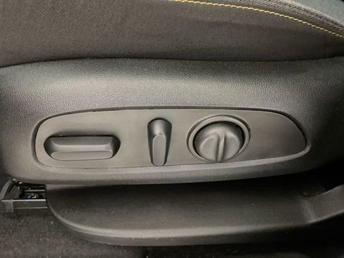 Used 2023 Chevrolet Equinox LT image 25