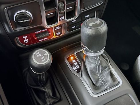 New 2025 Jeep Wrangler Unlimited Rubicon w/ Convenience Group AWD/4WD image 16