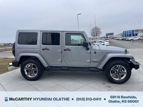 Used 2014 Jeep Wrangler Unlimited Sahara AWD/4WD image 17