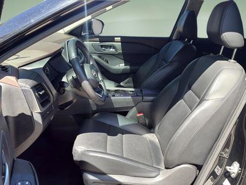 Used 2023 Nissan Rogue SV w/ SV Premium B Package AWD/4WD image 11