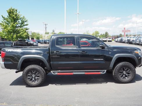Used 2018 Toyota Tacoma TRD Off-Road AWD/4WD image 8