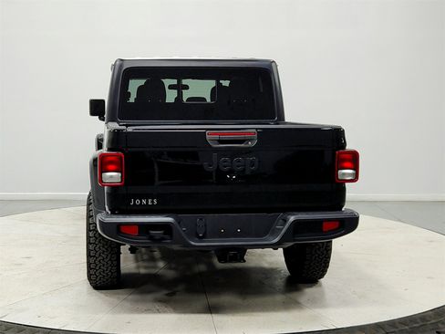 Used 2022 Jeep Gladiator Sport image 6