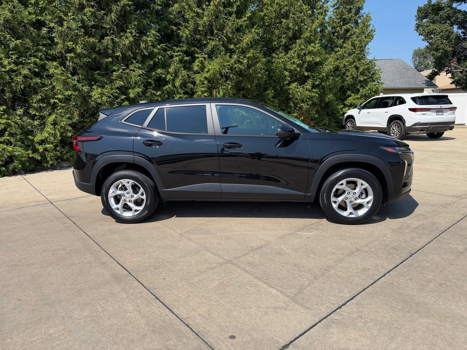 Used 2024 Chevrolet Trax LS w/ LS Convenience Package FWD image 31