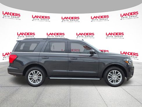 Used 2022 Ford Expedition XLT AWD/4WD image 2