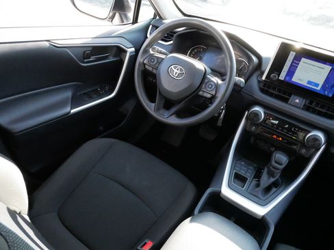 Certified 2025 Toyota RAV4 LE AWD/4WD image 9