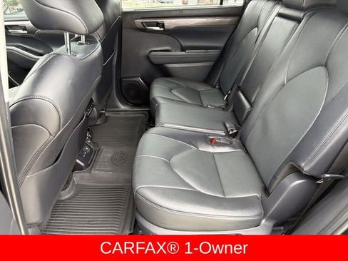 Used 2025 Toyota Highlander Limited FWD image 5