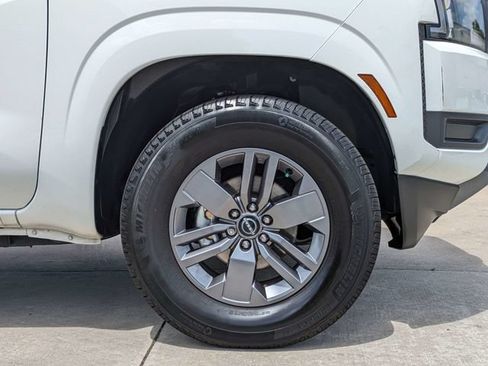 Used 2025 Nissan Frontier SV RWD image 12