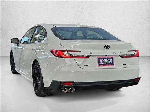Used 2025 Toyota Camry SE FWD image 8