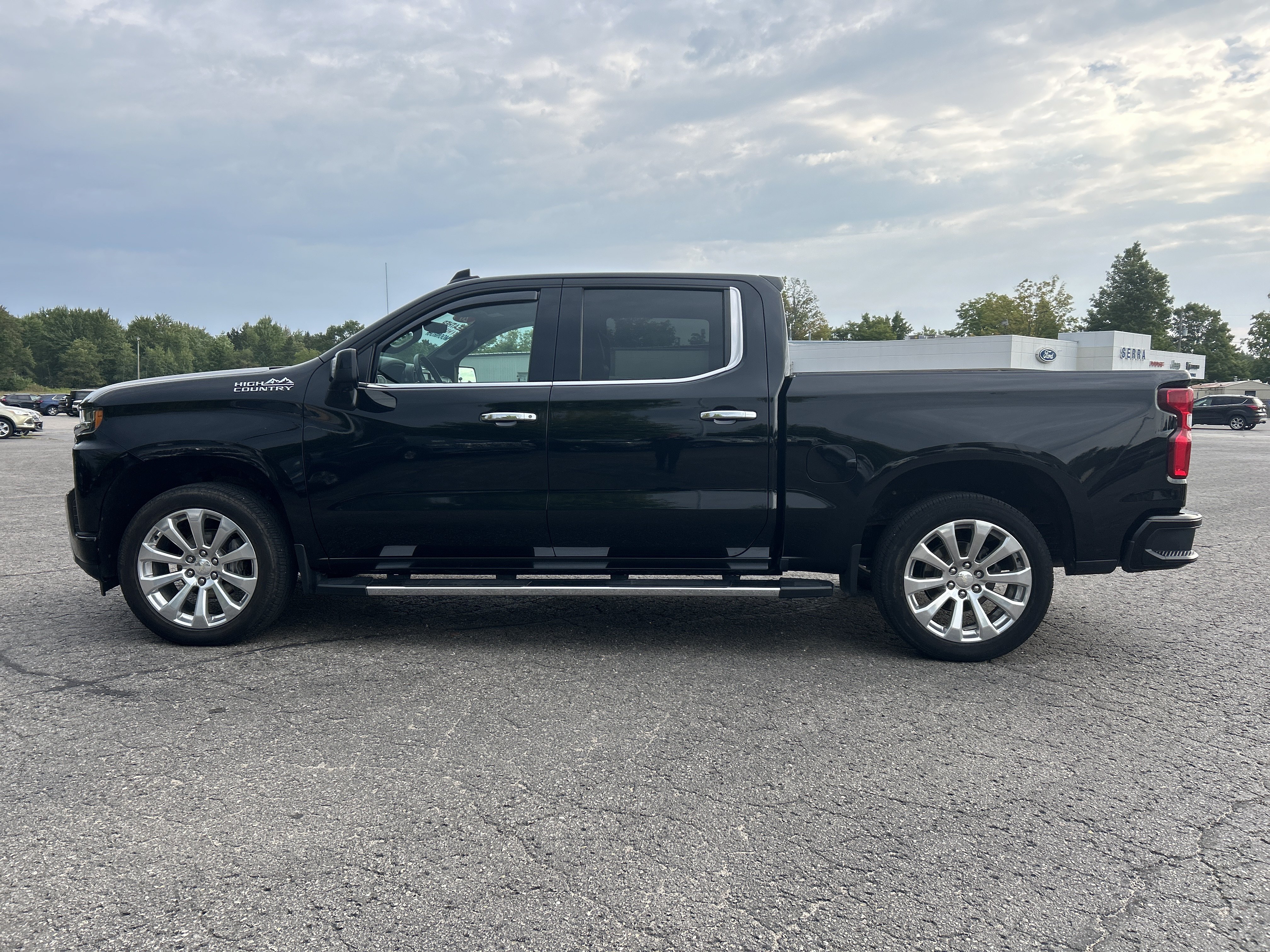 Used 2020 Chevrolet Silverado 1500 High Country w/ Technology Package AWD/4WD image 6