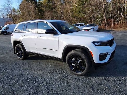 New 2025 Jeep Grand Cherokee Limited w/ Black Appearance Package AWD/4WD image 2
