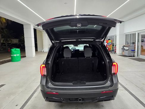 Used 2025 Ford Explorer ST-Line w/ ST-Line Street Pack image 38