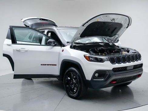 Used 2024 Jeep Compass Trailhawk image 16