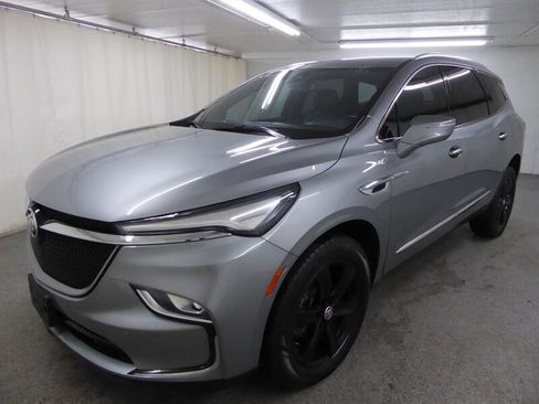 Used 2023 Buick Enclave Essence w/ Sport Touring Edition image 3