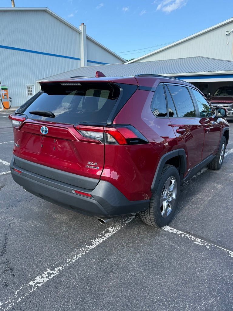 Used 2022 Toyota RAV4 XLE w/ XLE Grade Weather Package AWD/4WD image 6