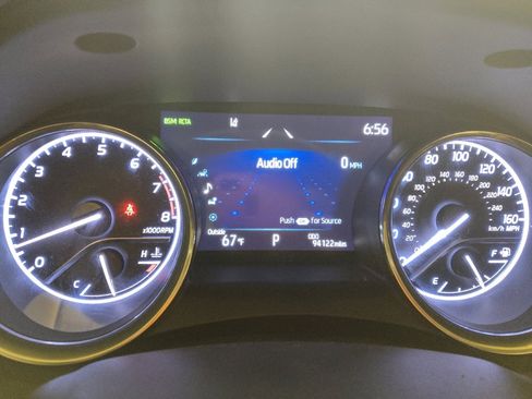 Used 2020 Toyota Camry XLE image 23