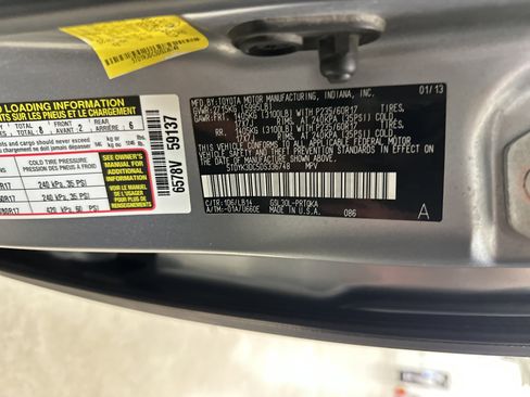 Used 2013 Toyota Sienna XLE image 36