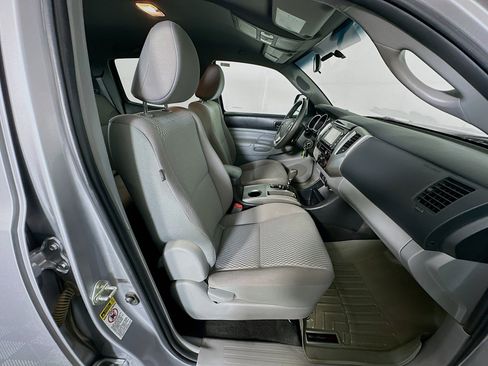 Used 2015 Toyota Tacoma PreRunner w/ SR5 Package image 30