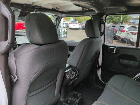 Used 2025 Jeep Wrangler Unlimited Sport AWD/4WD image 16
