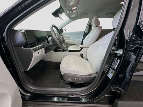 Used 2025 Hyundai Kona SEL image 13