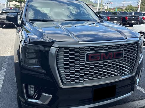 Used 2021 GMC Yukon Denali w/ Denali Premium Package AWD/4WD image 2