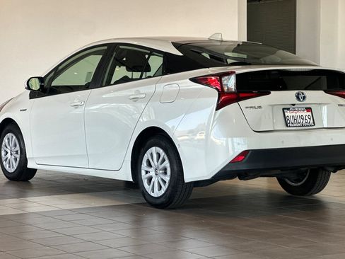 Certified 2020 Toyota Prius LE FWD image 6