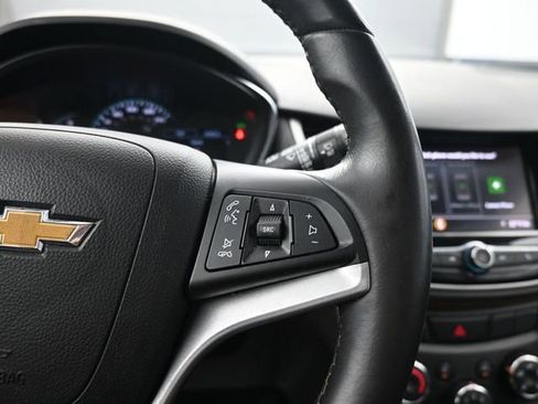 Used 2021 Chevrolet Trax LT w/ Sport Edition FWD image 16