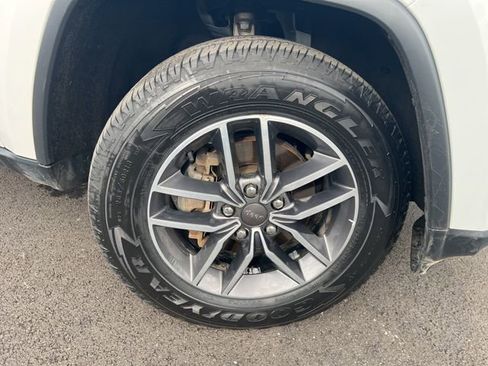 Used 2019 Jeep Grand Cherokee Limited w/ Luxury Group II image 36