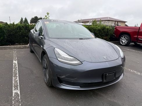 Used 2020 Tesla Model 3 Standard Range Plus RWD image 2