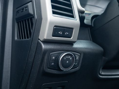 Used 2019 Ford F150 Lariat w/ Equipment Group 502A Luxury AWD/4WD image 28