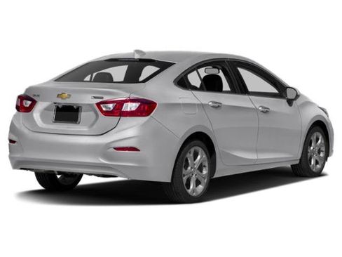 Used 2018 Chevrolet Cruze Premier FWD image 5