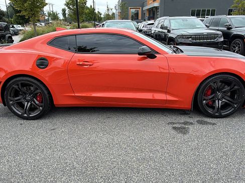 Used 2021 Chevrolet Camaro SS RWD image 7